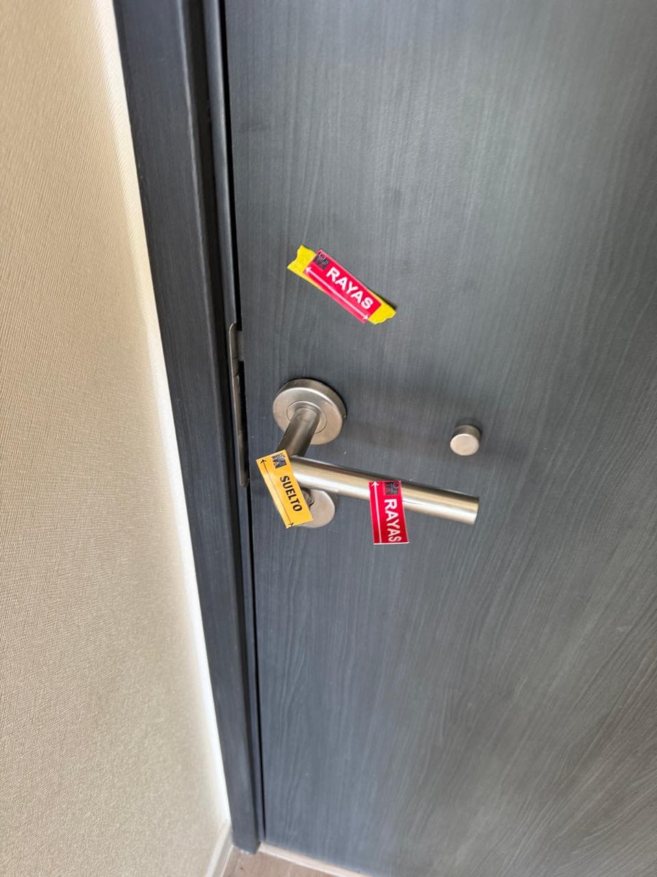 Rayas en Puertas y Manillas